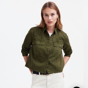 Madewell pintucked long sleeve shirt in chino, color faded ivy